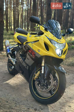 Спортбайк Suzuki GSX-R 750 2004 в 