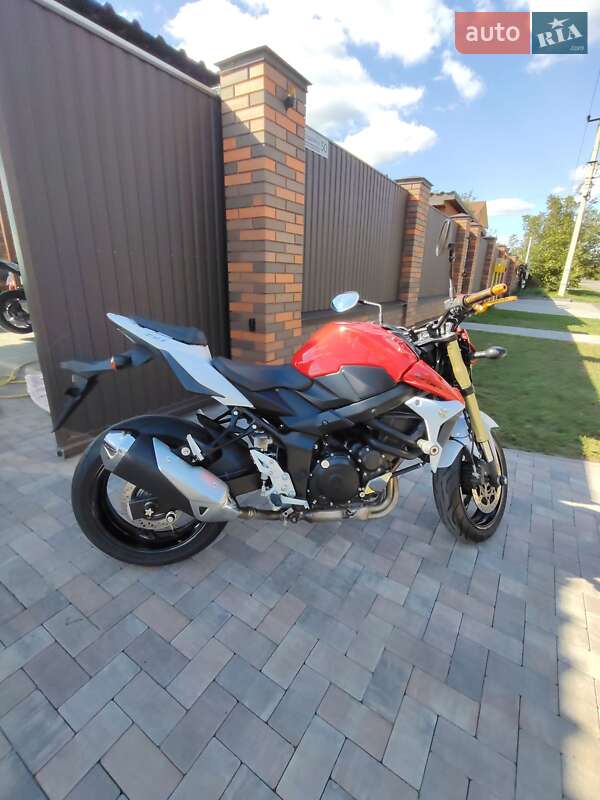 Мотоцикл Без обтекателей (Naked bike) Suzuki GSX-R 750 2017 в Белогородке фото 3 Мотоцикл Без обтекателей (Naked bike) Suzuki GSX-R 750 2017 в Белогородке