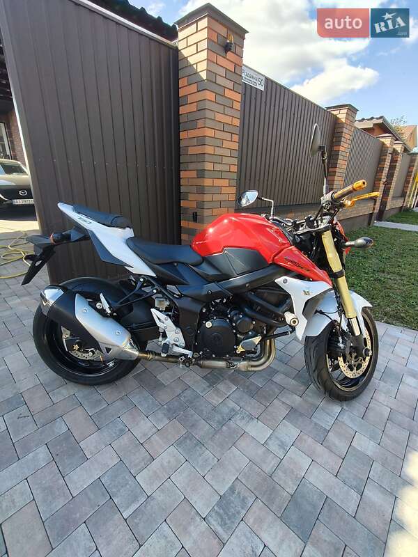 Мотоцикл Без обтекателей (Naked bike) Suzuki GSX-R 750 2017 в Белогородке фото 8 Мотоцикл Без обтекателей (Naked bike) Suzuki GSX-R 750 2017 в Белогородке