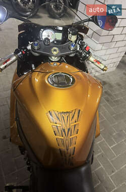 Спортбайк Suzuki GSX-R 750 2009 в 