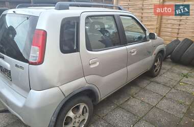 Хэтчбек Suzuki Ignis 2003 в 