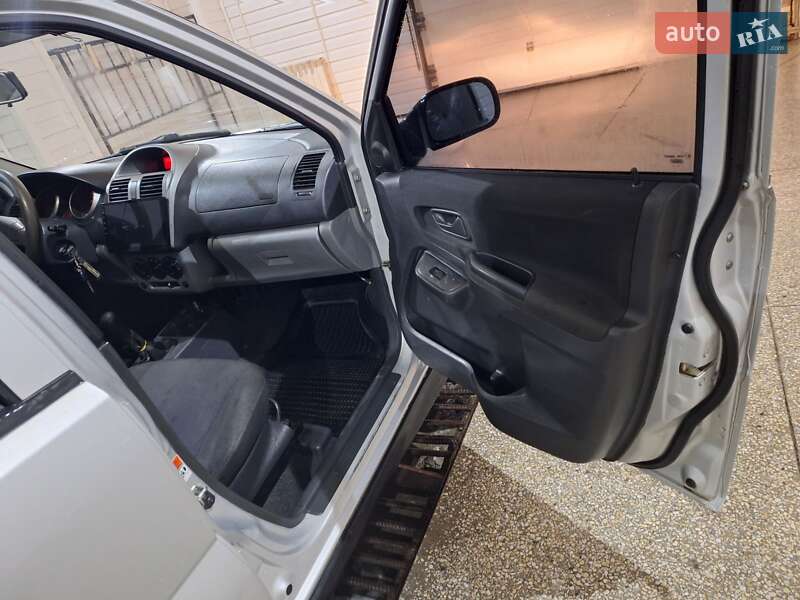 Универсал Suzuki Ignis 2007 в Черновцах фото 23 Универсал Suzuki Ignis 2007 в Черновцах