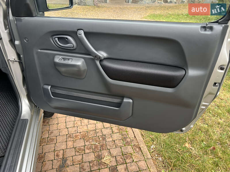 Внедорожник / Кроссовер Suzuki Jimny 2015 в Киеве фото 68 Внедорожник / Кроссовер Suzuki Jimny 2015 в Киеве