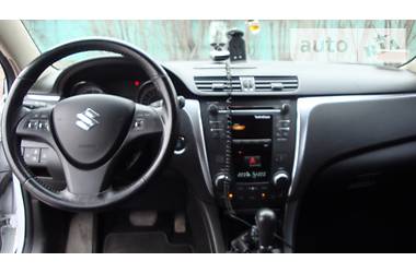 Седан Suzuki Kizashi 2011 в Мирнограде