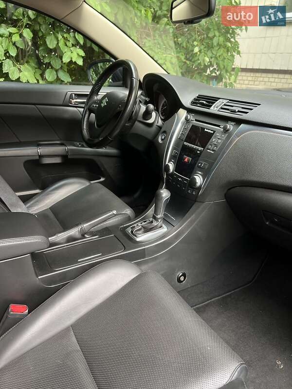 Suzuki Kizashi 2011