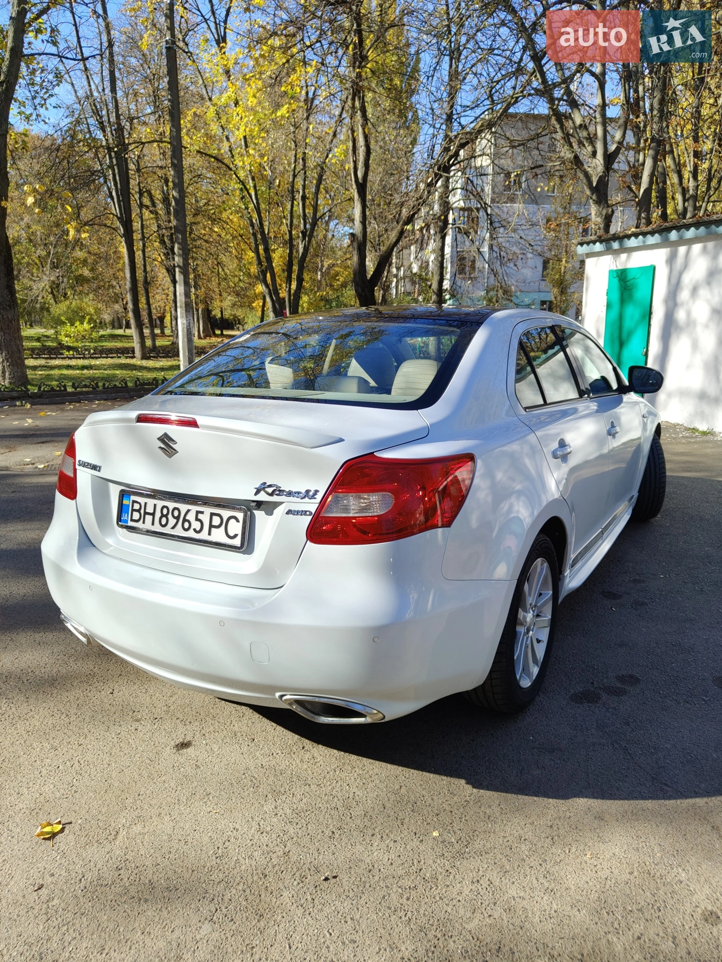 2010 Suzuki Kizashi - мініатюра 6