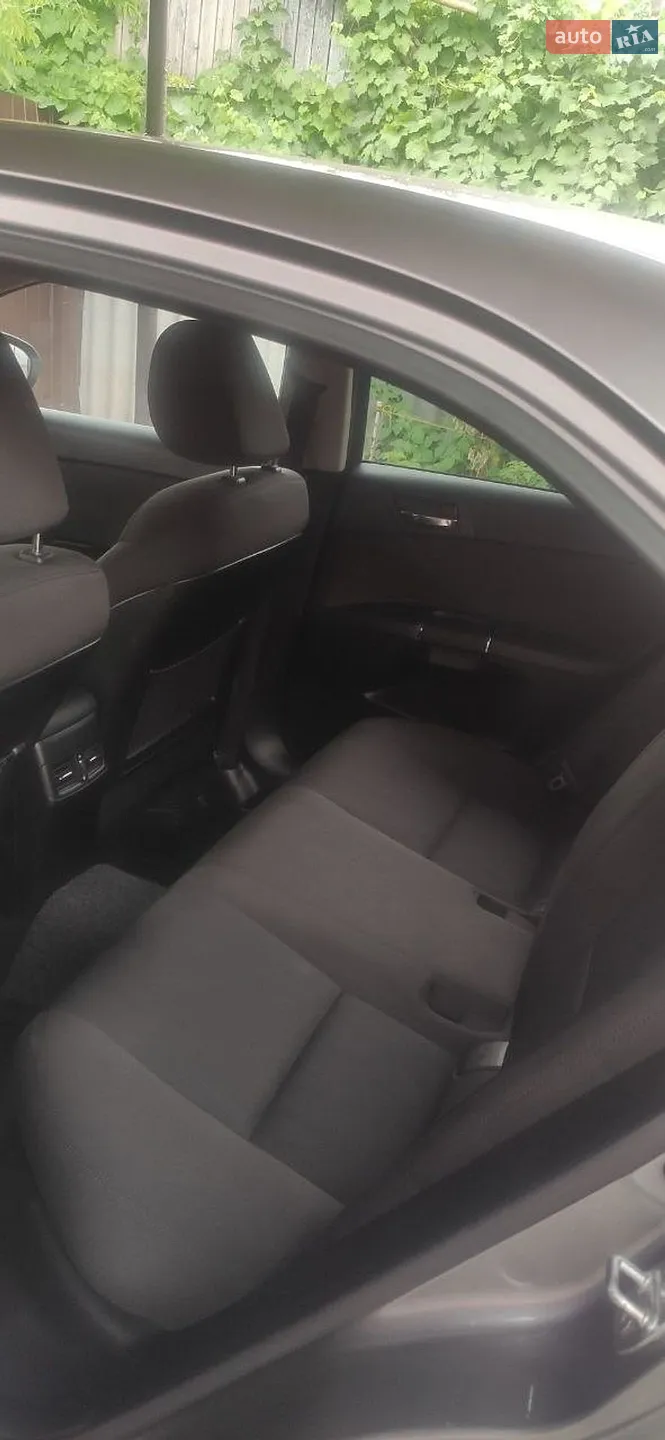 2011 Suzuki Kizashi - мініатюра 26