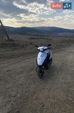 Скутер Suzuki Lets 2 2006 в Долине