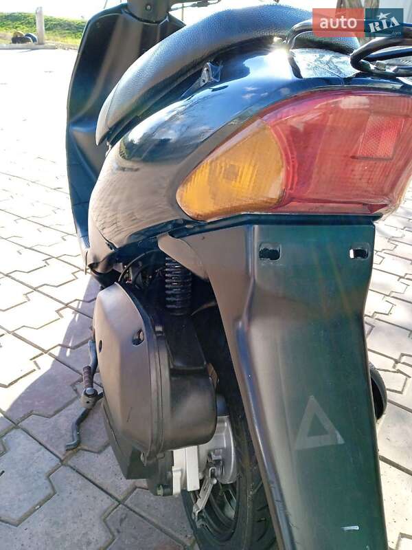 Макси-скутер Suzuki Lets 3 2005 в Доброславе фото 3 Макси-скутер Suzuki Lets 3 2005 в Доброславе