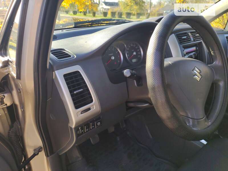 Седан Suzuki Liana 2005 в Горишних Плавнях