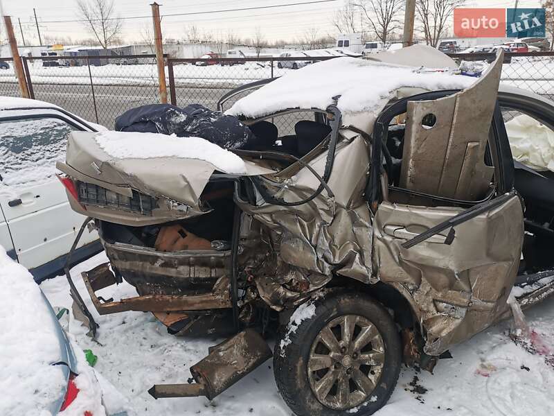 Седан Suzuki Liana 2005 в Киеве