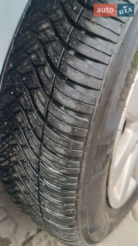 Седан Suzuki Liana 2005 в Судовой Вишне