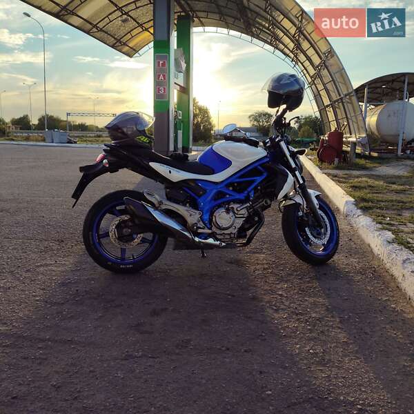 Мотоцикл Классик Suzuki SFV 400 2017 в Миргороде
