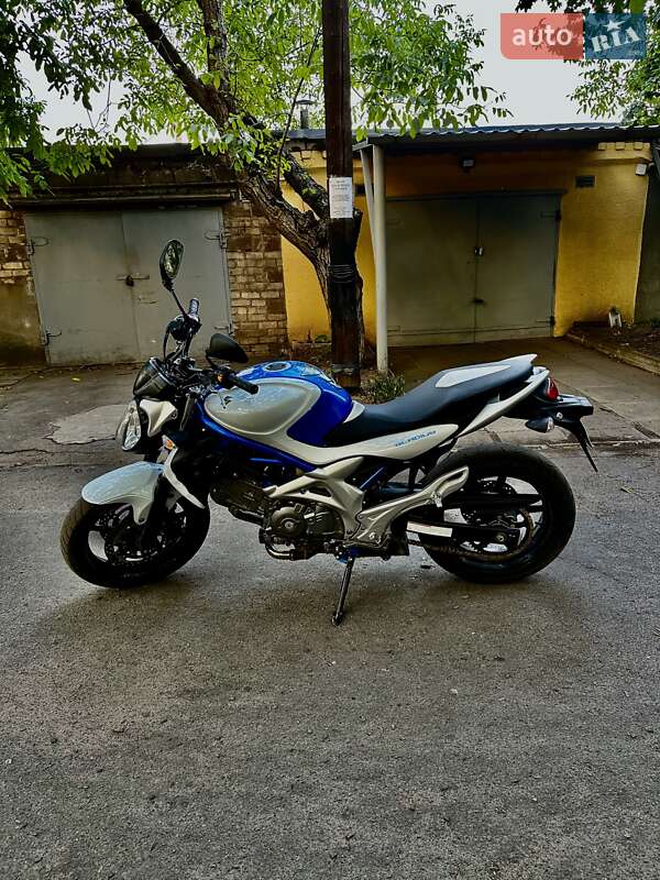 Suzuki SFV 650 2009 Suzuki SFV 650 2009