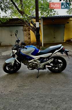 Мотоцикл Классик Suzuki SFV 650 2009 в 