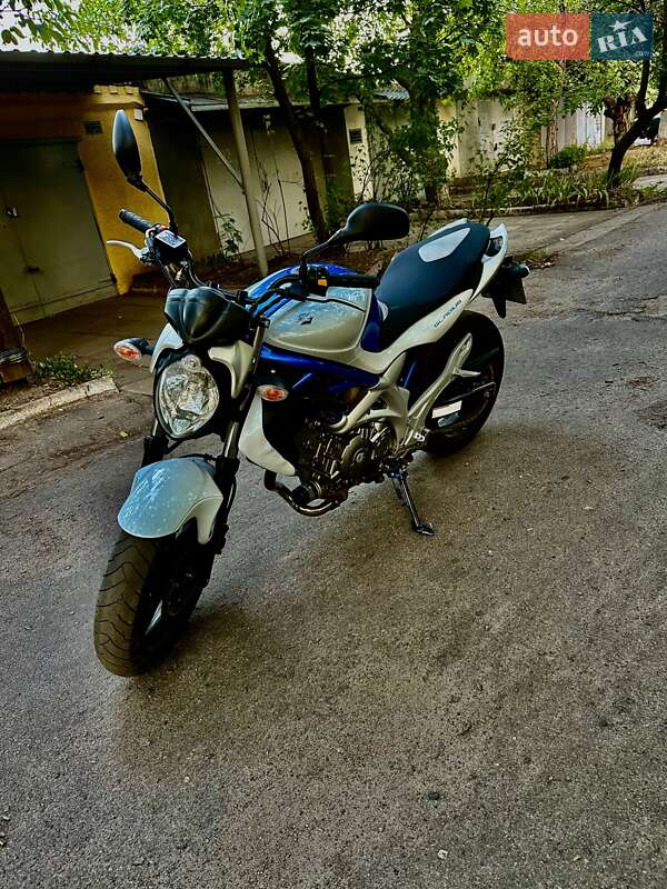 Мотоцикл Классик Suzuki SFV 650 2009 в Запорожье