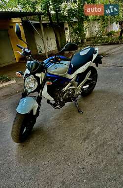 Мотоцикл Классик Suzuki SFV 650 2009 в 