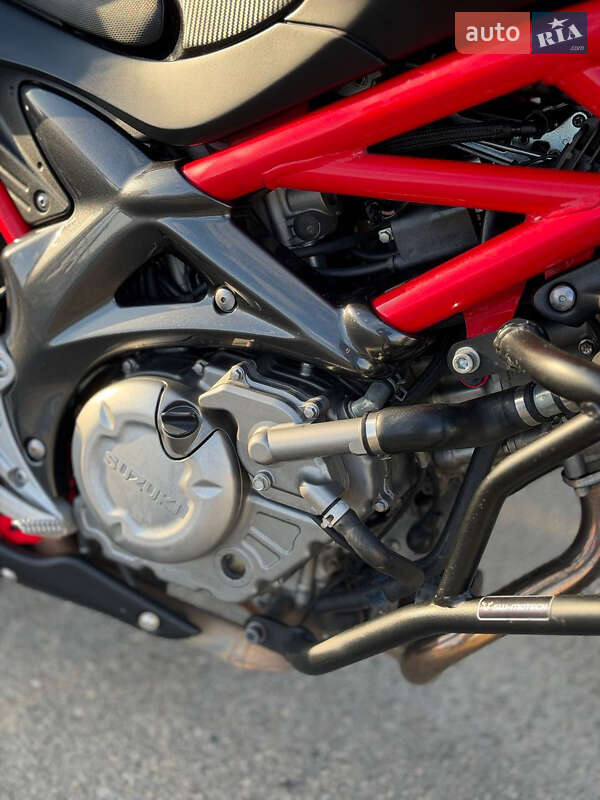 Мотоцикл Без обтекателей (Naked bike) Suzuki SFV 650 2010 в Киеве