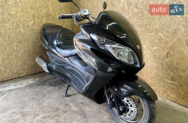 Макси-скутер Suzuki Skywave 250 2008 в Гнивани