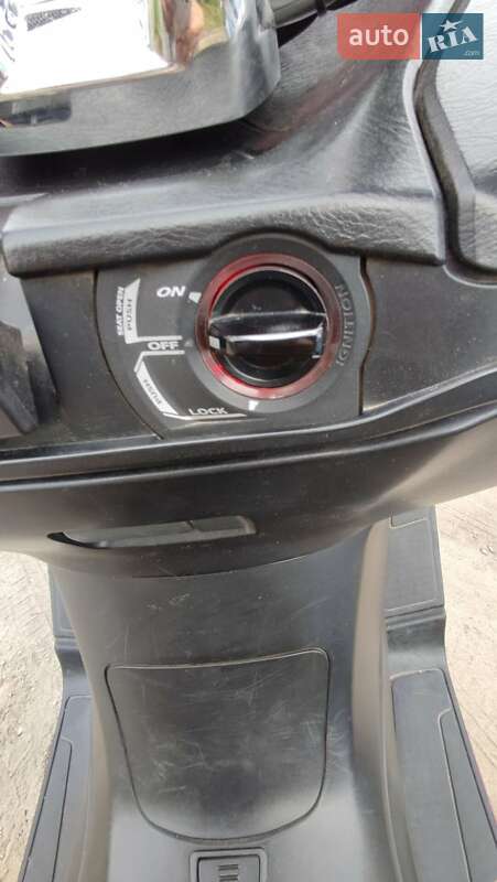 Макси-скутер Suzuki Skywave 250 2010 в Кропивницком