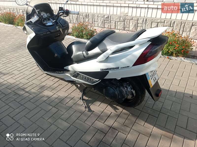 Макси-скутер Suzuki Skywave 250 2007 в Гайсине
