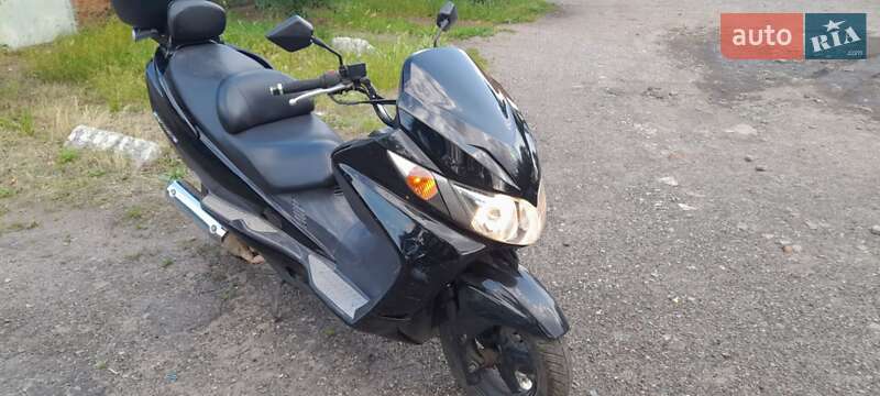 Макси-скутер Suzuki Skywave 250 2006 в Славянске