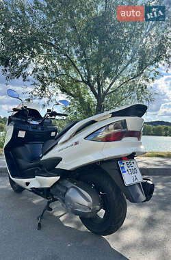 Максі-скутер Suzuki Skywave 250 2010 в 