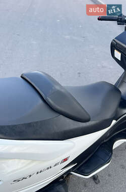 Максі-скутер Suzuki Skywave 250 2010 в 
