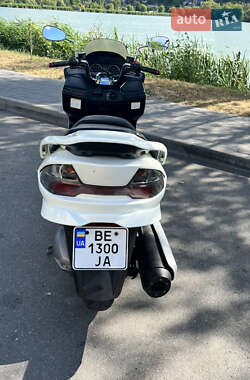 Максі-скутер Suzuki Skywave 250 2010 в 