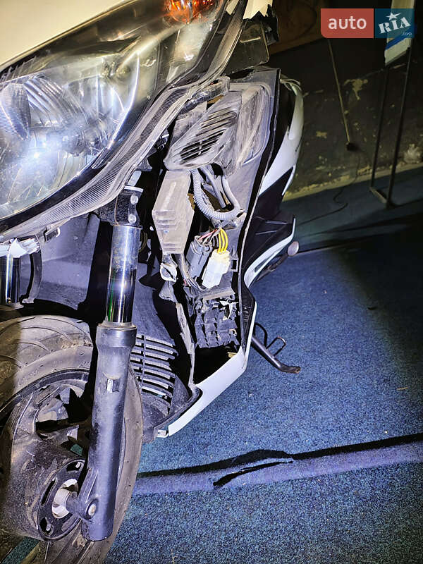 Макси-скутер Suzuki Skywave 250 2010 в Киеве фото 16 Макси-скутер Suzuki Skywave 250 2010 в Киеве