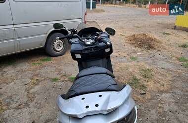Максі-скутер Suzuki Skywave 250 2008 в 