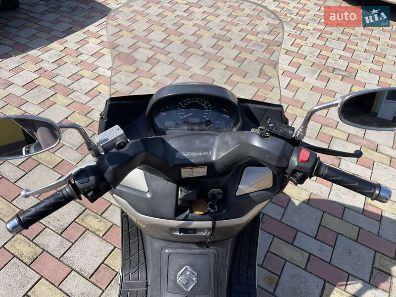 Макси-скутер Suzuki Skywave 400 2001 в Ужгороде