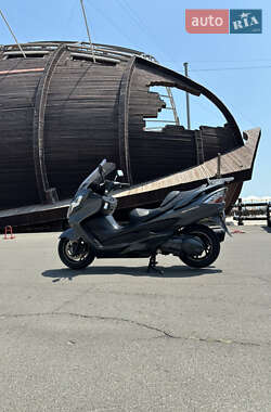 Максі-скутер Suzuki Skywave 400 2013 в 