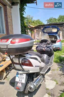 Макси-скутер Suzuki Skywave 400 2005 в 