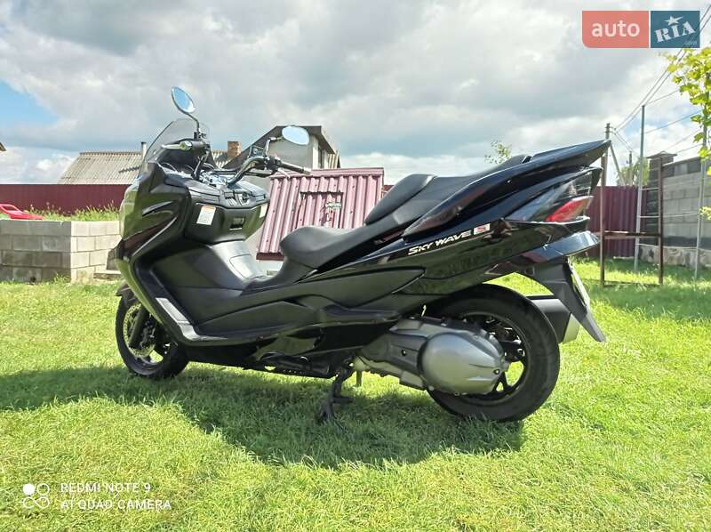 Макси-скутер Suzuki Skywave 400 2007 в Сарнах