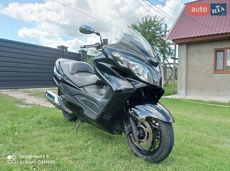 Макси-скутер Suzuki Skywave 400 2007 в Сарнах