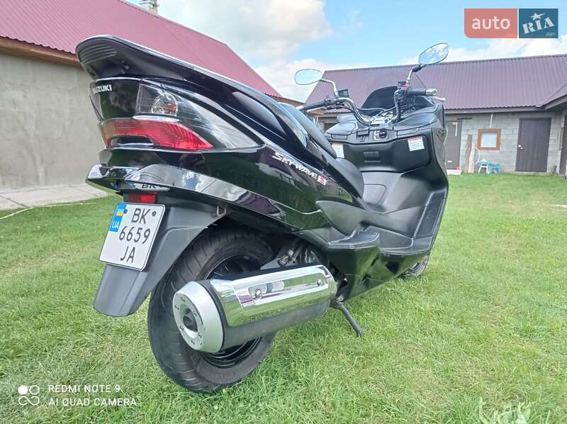 Макси-скутер Suzuki Skywave 400 2007 в Сарнах