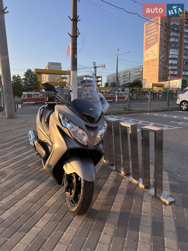 Макси-скутер Suzuki Skywave 400 2015 в 