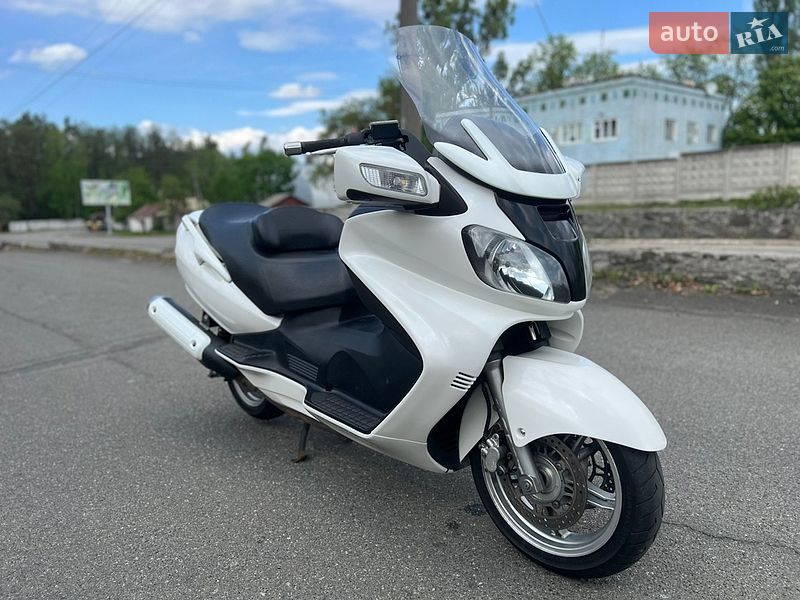 Макси-скутер Suzuki SkyWave 650 2002 в Малине