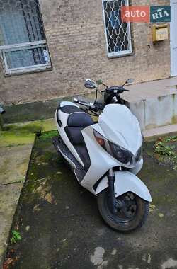 Грузовые мотороллеры, мотоциклы, скутеры, мопеды Suzuki Skywave Type S400 2003 в 