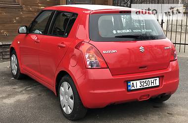 Хетчбек Suzuki Swift 2010 в 
