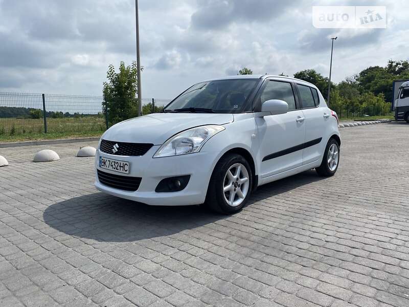 Хетчбек Suzuki Swift 2012 в Радивиліві