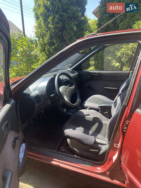 Седан Suzuki Swift 1994 в Перечині