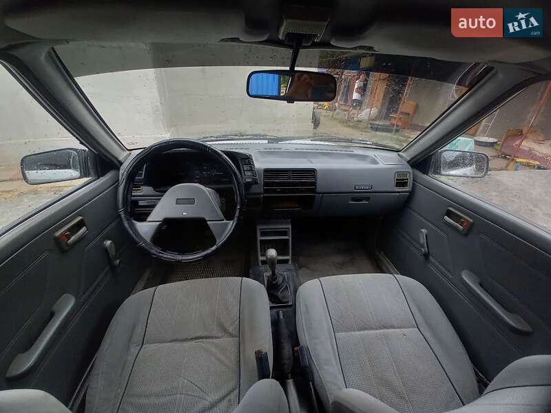 Хэтчбек Suzuki Swift 1988 в Кельменцах