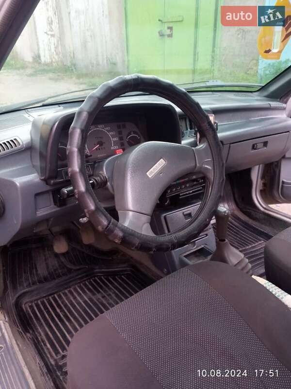 Седан Suzuki Swift 1991 в Роздільній