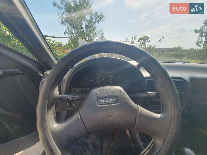 Седан Suzuki Swift 1994 в Одесі