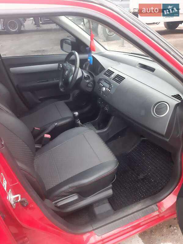 Хетчбек Suzuki Swift 2010 в Кропивницькому