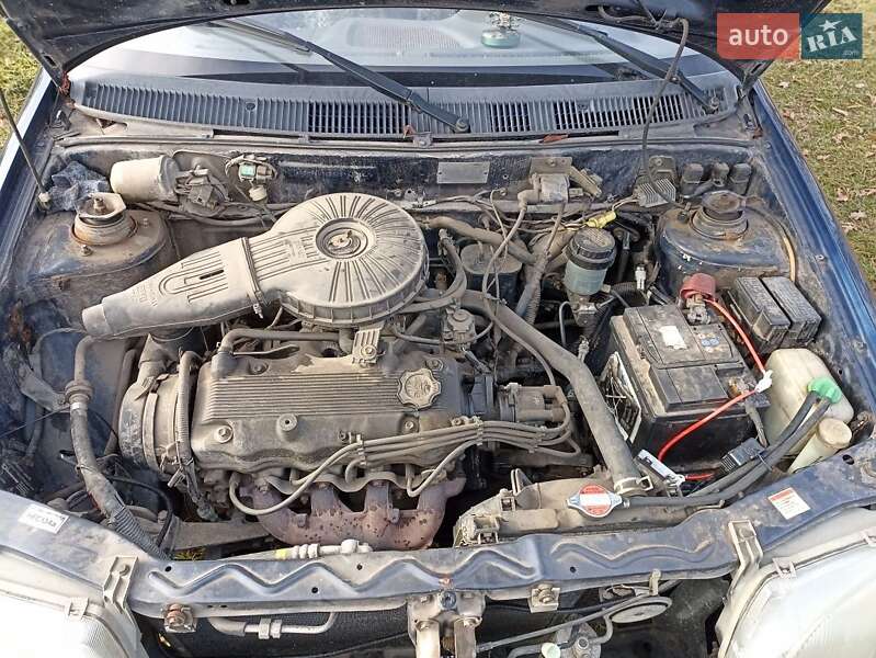 Седан Suzuki Swift 2000 в Львові