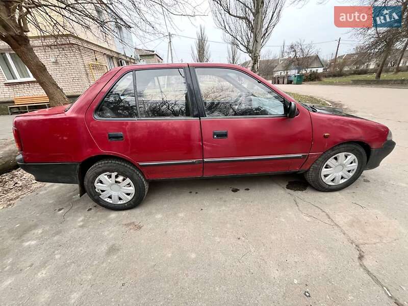 Седан Suzuki Swift 1995 в Апостолово