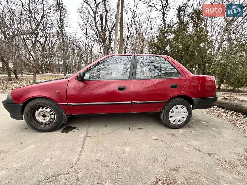 Седан Suzuki Swift 1995 в Апостолово